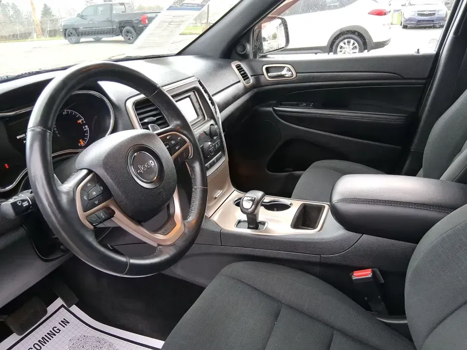 2015 Jeep Grand Cherokee Laredo (1C4RJFAG5FC) with an 3.6L V-6 DOHC engine, 8-Speed Automatic transmission, located at 1099 N County Rd 25A , Troy, OH, 45373, (937) 908-9800, 40.057079, -84.212883 - Need one SUV that can handle school drop-offs in the morning, a smooth I75 commute at lunchtime, and a last-minute weekend escape to the Miami Valley trails? This 2015 Jeep Grand Cherokee Laredo 4WD is built for real life in Troy, Ohio-comfortable enough for daily driving, confident enough for unpre - Photo#9