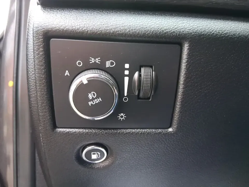 2015 Jeep Grand Cherokee Laredo (1C4RJFAG5FC) with an 3.6L V-6 DOHC engine, 8-Speed Automatic transmission, located at 1099 N County Rd 25A , Troy, OH, 45373, (937) 908-9800, 40.057079, -84.212883 - Need one SUV that can handle school drop-offs in the morning, a smooth I75 commute at lunchtime, and a last-minute weekend escape to the Miami Valley trails? This 2015 Jeep Grand Cherokee Laredo 4WD is built for real life in Troy, Ohio-comfortable enough for daily driving, confident enough for unpre - Photo#17