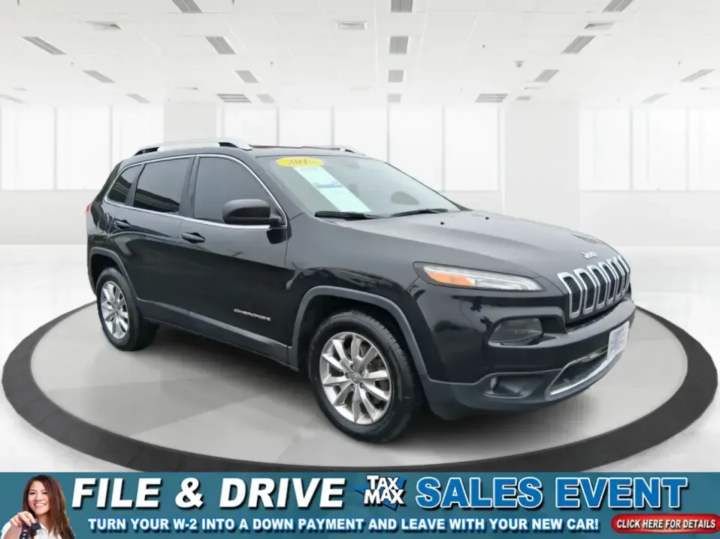 2015 Jeep Cherokee Limited (1C4PJMDBXFW) with an 2.4L L4 DOHC 16V engine, 9-Speed Automatic transmission, located at 401 Woodman Dr, Riverside, OH, 45431, (937) 908-9800, 39.760899, -84.123421 - Need one vehicle that can handle the weekday grind and still feel ready for a last-minute getaway? This 2015 Jeep Cherokee Limited 4WD in Brilliant Black Crystal Pearlcoat is built for Riverside life-comfortable for daily commutes, confident in Ohio weather, and versatile enough for road trips, socc - Photo#0