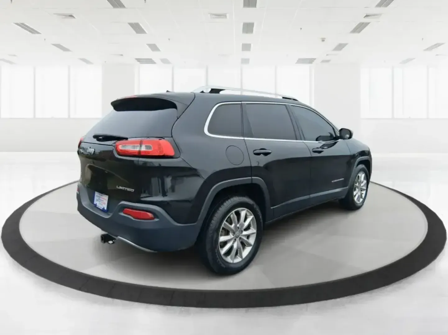 2015 Jeep Cherokee Limited (1C4PJMDBXFW) with an 2.4L L4 DOHC 16V engine, 9-Speed Automatic transmission, located at 401 Woodman Dr, Riverside, OH, 45431, (937) 908-9800, 39.760899, -84.123421 - Need one vehicle that can handle the weekday grind and still feel ready for a last-minute getaway? This 2015 Jeep Cherokee Limited 4WD in Brilliant Black Crystal Pearlcoat is built for Riverside life-comfortable for daily commutes, confident in Ohio weather, and versatile enough for road trips, socc - Photo#2