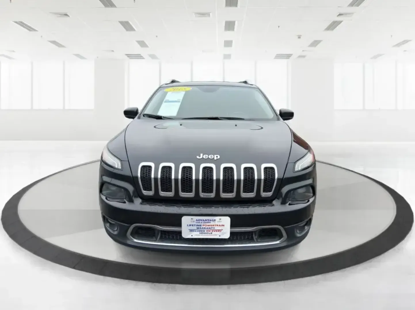2015 Jeep Cherokee Limited (1C4PJMDBXFW) with an 2.4L L4 DOHC 16V engine, 9-Speed Automatic transmission, located at 401 Woodman Dr, Riverside, OH, 45431, (937) 908-9800, 39.760899, -84.123421 - Need one vehicle that can handle the weekday grind and still feel ready for a last-minute getaway? This 2015 Jeep Cherokee Limited 4WD in Brilliant Black Crystal Pearlcoat is built for Riverside life-comfortable for daily commutes, confident in Ohio weather, and versatile enough for road trips, socc - Photo#7