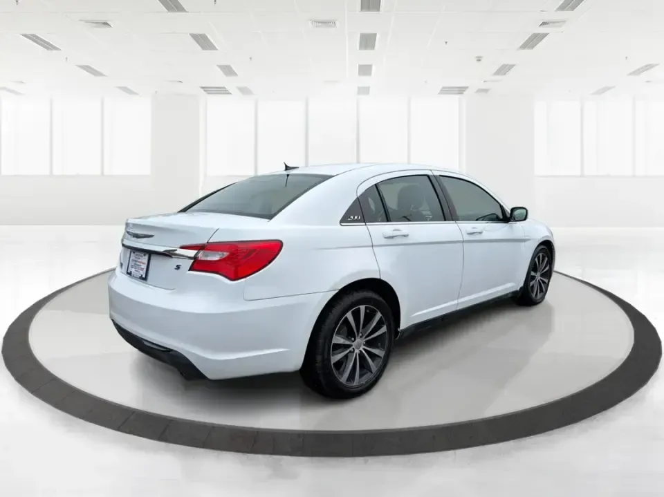 2013 Chrysler 200 Touring (1C3CCBBG4DN) with an 3.6L V6 DOHC 24V FFV engine, 6-Speed Automatic transmission, located at 4508 South Dixie Dr, Moraine, OH, 45439, (937) 908-9800, 39.689976, -84.218452 - 2013 Chrysler 200 Touring - Photo#2