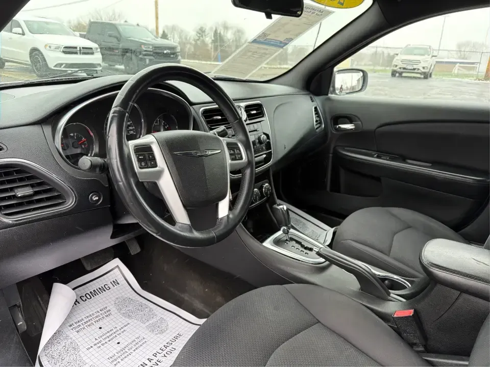 2013 Chrysler 200 Touring (1C3CCBBG4DN) with an 3.6L V6 DOHC 24V FFV engine, 6-Speed Automatic transmission, located at 4508 South Dixie Dr, Moraine, OH, 45439, (937) 908-9800, 39.689976, -84.218452 - 2013 Chrysler 200 Touring - Photo#9