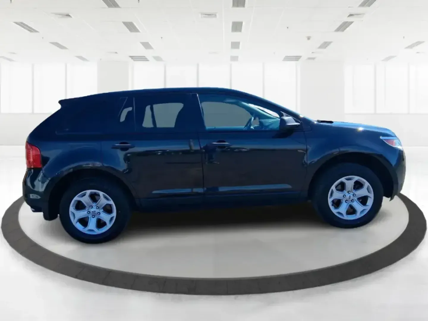 2014 Ford Edge SE (2FMDK4GC2EB) with an 3.5L V-6 DOHC engine, 6-Speed Automatic transmission, located at 401 Woodman Dr, Riverside, OH, 45431, (937) 908-9800, 39.760899, -84.123421 - Whether you're juggling school drop-offs, commuting across the Miami Valley, or packing up for a weekend getaway, this 2014 Ford Edge SE is the kind of SUV that fits real life in Riverside, Ohio. With a roomy cabin, confident traction for unpredictable Midwest weather, and everyday comfort features, - Photo#1