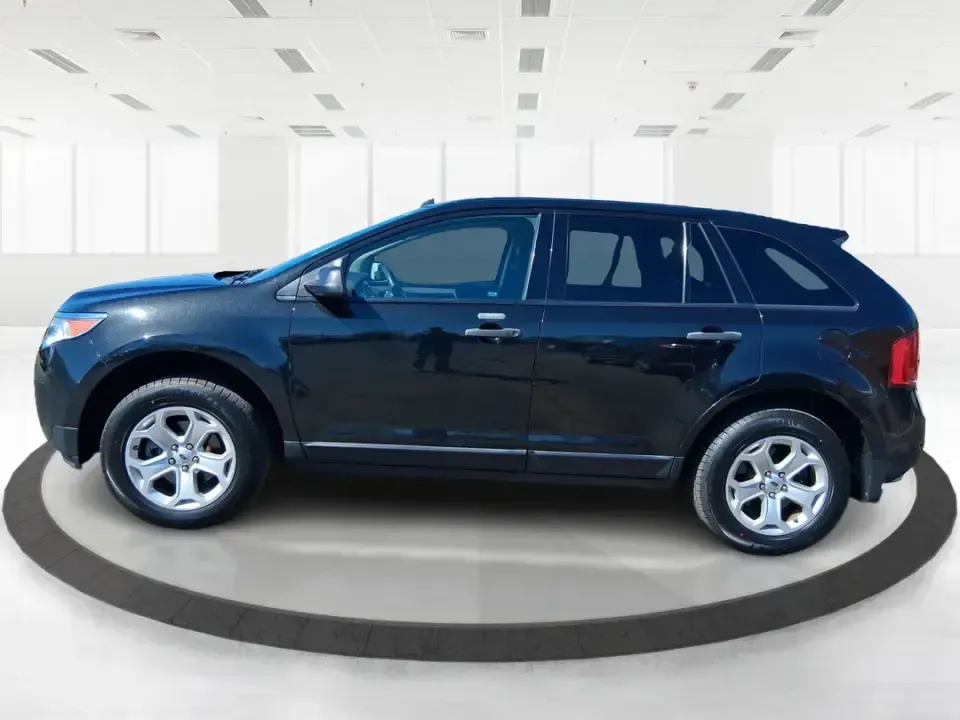 2014 Ford Edge SE (2FMDK4GC2EB) with an 3.5L V-6 DOHC engine, 6-Speed Automatic transmission, located at 401 Woodman Dr, Riverside, OH, 45431, (937) 908-9800, 39.760899, -84.123421 - Whether you're juggling school drop-offs, commuting across the Miami Valley, or packing up for a weekend getaway, this 2014 Ford Edge SE is the kind of SUV that fits real life in Riverside, Ohio. With a roomy cabin, confident traction for unpredictable Midwest weather, and everyday comfort features, - Photo#5