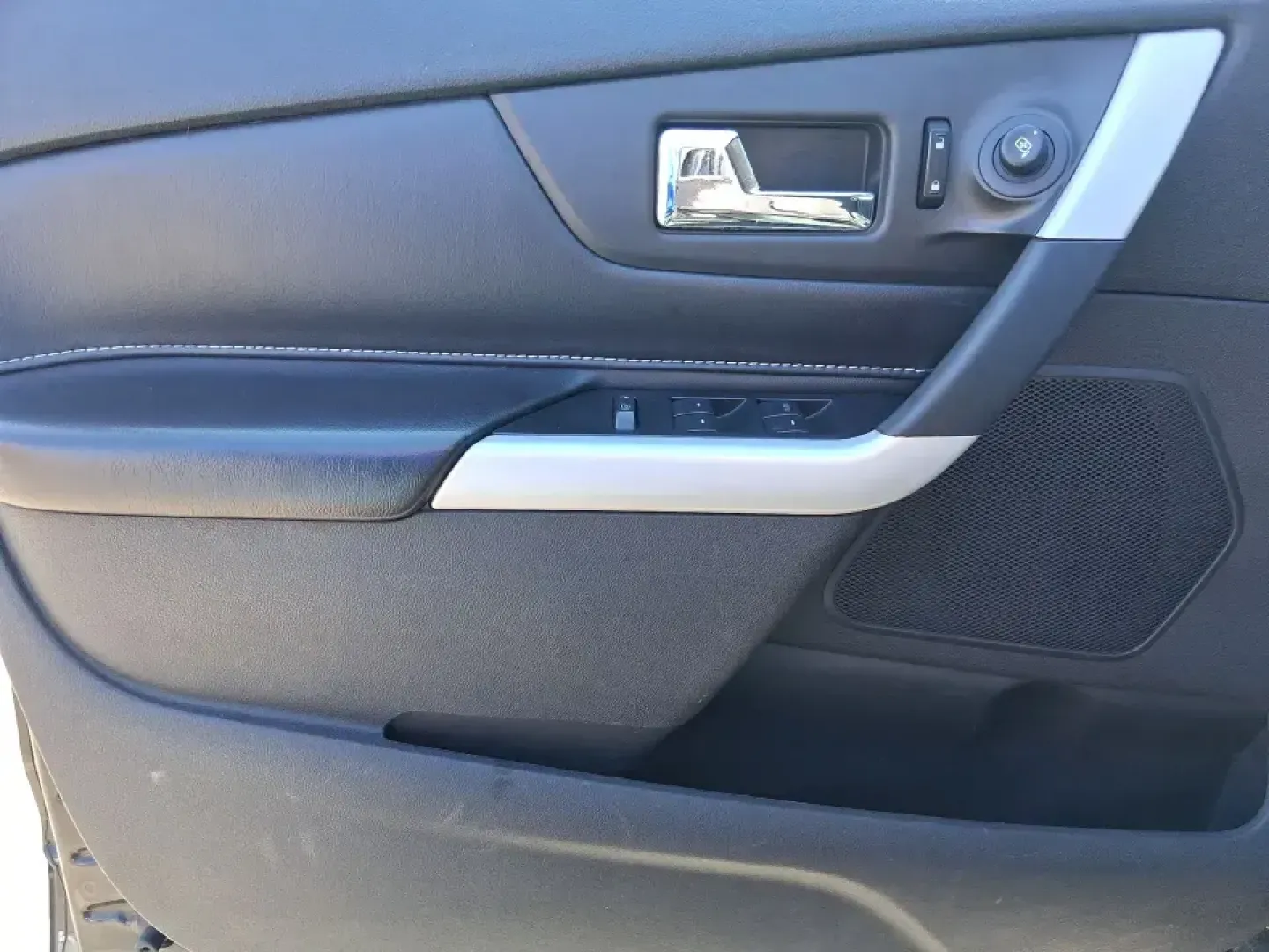 2014 Ford Edge SE (2FMDK4GC2EB) with an 3.5L V-6 DOHC engine, 6-Speed Automatic transmission, located at 401 Woodman Dr, Riverside, OH, 45431, (937) 908-9800, 39.760899, -84.123421 - Whether you're juggling school drop-offs, commuting across the Miami Valley, or packing up for a weekend getaway, this 2014 Ford Edge SE is the kind of SUV that fits real life in Riverside, Ohio. With a roomy cabin, confident traction for unpredictable Midwest weather, and everyday comfort features, - Photo#18