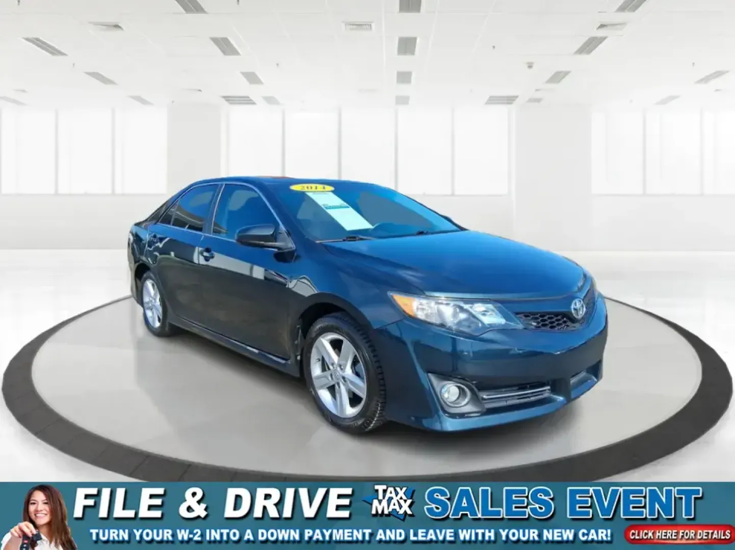 2014 Toyota Camry SE (4T1BF1FK4EU) with an 2.5L I-4 DOHC engine, 6-Speed Automatic transmission, located at 401 Woodman Dr, Riverside, OH, 45431, (937) 908-9800, 39.760899, -84.123421 - Picture your next week going smoother: a reliable commuter for the drive to Wright-Patterson AFB, an easy-to-park sedan for errands around Riverside, and a comfortable ride for weekend trips toward downtown Dayton or a quick loop on I-675. This 2014 Toyota Camry SE is built for real life-dependable, - Photo#0