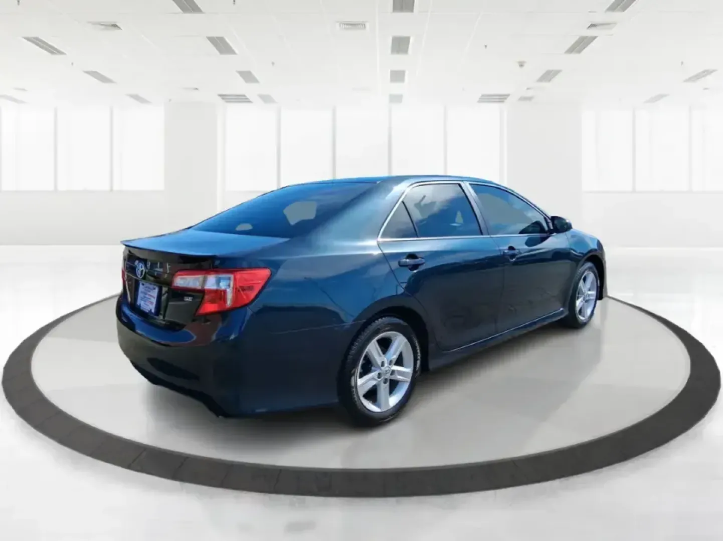 2014 Toyota Camry SE (4T1BF1FK4EU) with an 2.5L I-4 DOHC engine, 6-Speed Automatic transmission, located at 401 Woodman Dr, Riverside, OH, 45431, (937) 908-9800, 39.760899, -84.123421 - Picture your next week going smoother: a reliable commuter for the drive to Wright-Patterson AFB, an easy-to-park sedan for errands around Riverside, and a comfortable ride for weekend trips toward downtown Dayton or a quick loop on I-675. This 2014 Toyota Camry SE is built for real life-dependable, - Photo#2