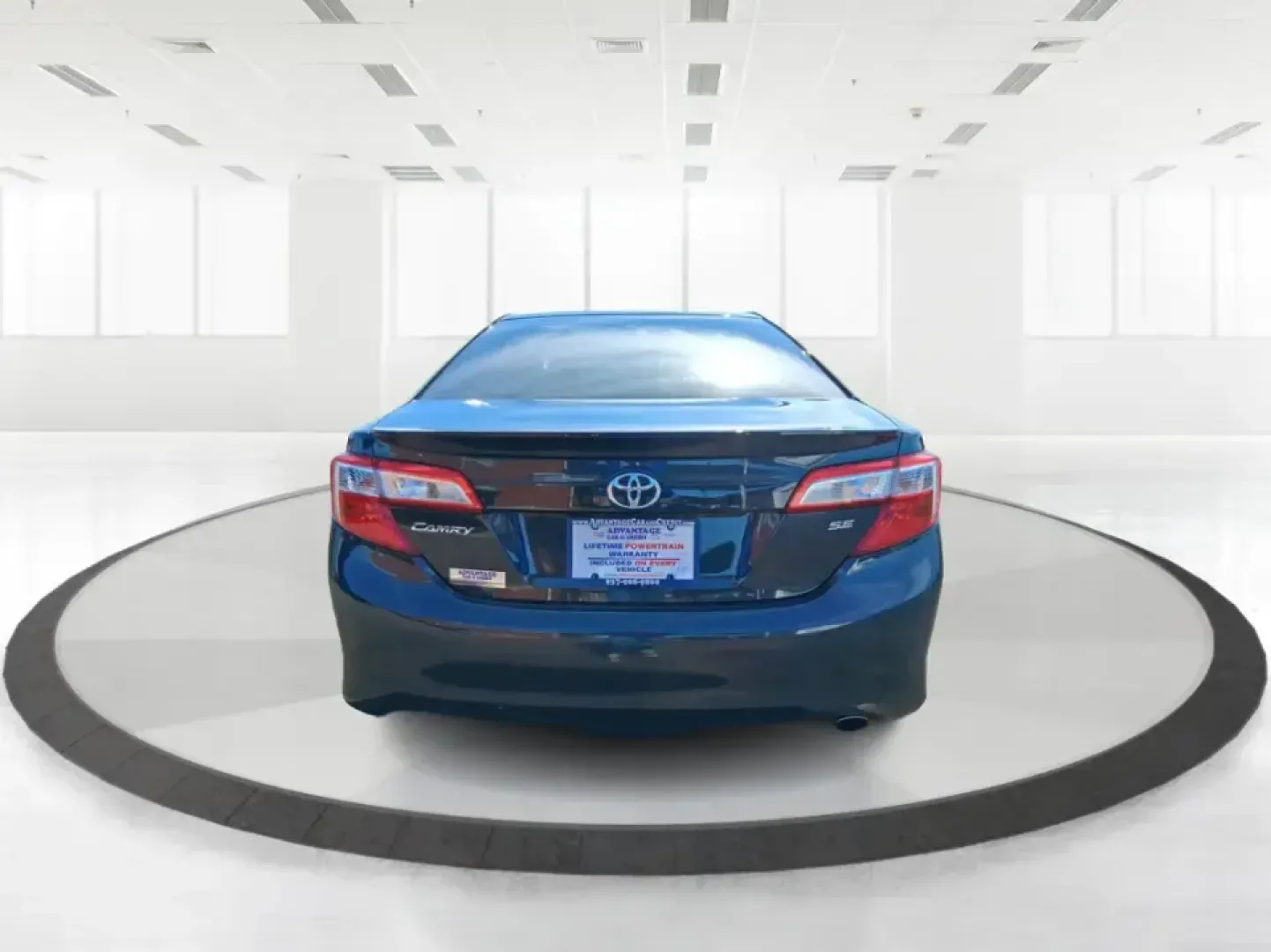 2014 Toyota Camry SE (4T1BF1FK4EU) with an 2.5L I-4 DOHC engine, 6-Speed Automatic transmission, located at 401 Woodman Dr, Riverside, OH, 45431, (937) 908-9800, 39.760899, -84.123421 - Picture your next week going smoother: a reliable commuter for the drive to Wright-Patterson AFB, an easy-to-park sedan for errands around Riverside, and a comfortable ride for weekend trips toward downtown Dayton or a quick loop on I-675. This 2014 Toyota Camry SE is built for real life-dependable, - Photo#3