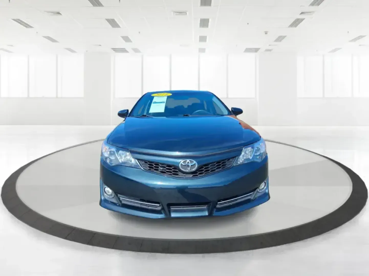 2014 Toyota Camry SE (4T1BF1FK4EU) with an 2.5L I-4 DOHC engine, 6-Speed Automatic transmission, located at 401 Woodman Dr, Riverside, OH, 45431, (937) 908-9800, 39.760899, -84.123421 - Picture your next week going smoother: a reliable commuter for the drive to Wright-Patterson AFB, an easy-to-park sedan for errands around Riverside, and a comfortable ride for weekend trips toward downtown Dayton or a quick loop on I-675. This 2014 Toyota Camry SE is built for real life-dependable, - Photo#7