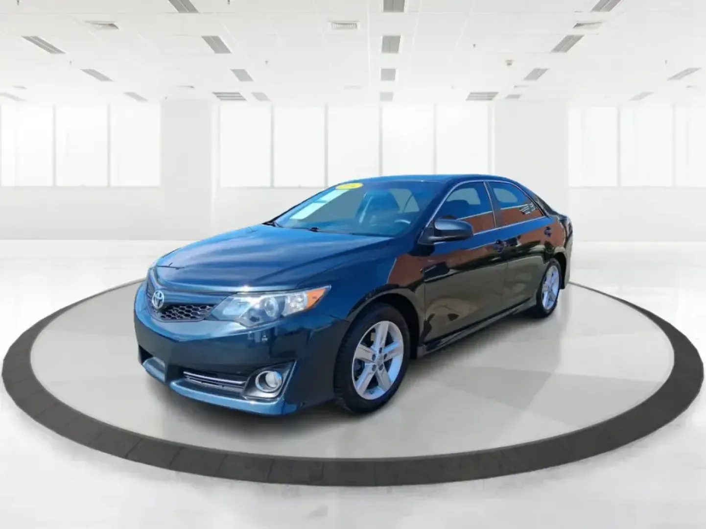 2014 Toyota Camry SE (4T1BF1FK4EU) with an 2.5L I-4 DOHC engine, 6-Speed Automatic transmission, located at 401 Woodman Dr, Riverside, OH, 45431, (937) 908-9800, 39.760899, -84.123421 - Picture your next week going smoother: a reliable commuter for the drive to Wright-Patterson AFB, an easy-to-park sedan for errands around Riverside, and a comfortable ride for weekend trips toward downtown Dayton or a quick loop on I-675. This 2014 Toyota Camry SE is built for real life-dependable, - Photo#8