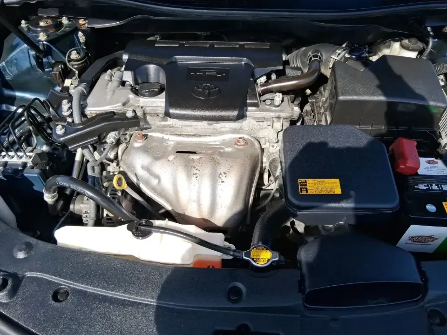 2014 Toyota Camry SE (4T1BF1FK4EU) with an 2.5L I-4 DOHC engine, 6-Speed Automatic transmission, located at 401 Woodman Dr, Riverside, OH, 45431, (937) 908-9800, 39.760899, -84.123421 - Picture your next week going smoother: a reliable commuter for the drive to Wright-Patterson AFB, an easy-to-park sedan for errands around Riverside, and a comfortable ride for weekend trips toward downtown Dayton or a quick loop on I-675. This 2014 Toyota Camry SE is built for real life-dependable, - Photo#11