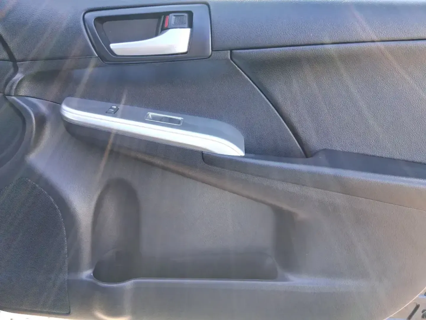 2014 Toyota Camry SE (4T1BF1FK4EU) with an 2.5L I-4 DOHC engine, 6-Speed Automatic transmission, located at 401 Woodman Dr, Riverside, OH, 45431, (937) 908-9800, 39.760899, -84.123421 - Picture your next week going smoother: a reliable commuter for the drive to Wright-Patterson AFB, an easy-to-park sedan for errands around Riverside, and a comfortable ride for weekend trips toward downtown Dayton or a quick loop on I-675. This 2014 Toyota Camry SE is built for real life-dependable, - Photo#19