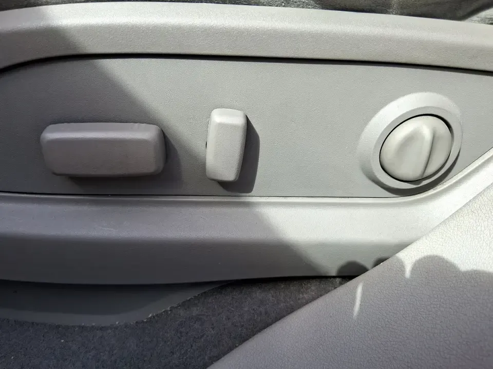 2015 Buick Enclave Convenience (5GAKRAKD3FJ) with an 3.6L V-6 gasoline direct injection engine, 6-Speed Automatic Overdrive transmission, located at 1184 Kauffman Ave, Fairborn, OH, 45324, (937) 908-9800, 39.807072, -84.030914 - 2015 Buick Enclave Convenience - Photo#17