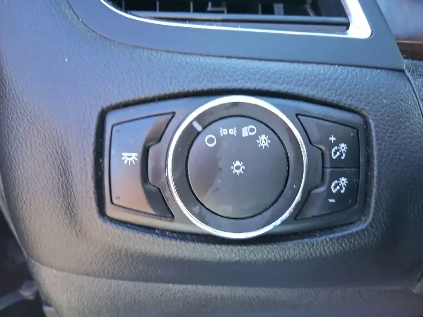 2014 Ford Edge Limited (2FMDK4KC1EB) with an 3.5L V-6 DOHC engine, 6-Speed Automatic transmission, located at 1099 N County Rd 25A , Troy, OH, 45373, (937) 908-9800, 40.057079, -84.212883 - Need an SUV that can handle Ohio's changing weather, keep everyone comfortable on school runs, and still feel upscale on date night or weekend getaways? This 2014 Ford Edge Limited in Tuxedo Black Metallic is built for real life in Troy-whether you're commuting down I75, running errands along N Coun - Photo#17