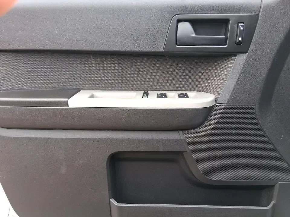 2012 Ford Escape XLT (1FMCU9D70CK) with an 2.5L L4 DOHC 16V engine, 6-Speed Automatic transmission, located at 1184 Kauffman Ave, Fairborn, OH, 45324, (937) 908-9800, 39.807072, -84.030914 - 2012 Ford Escape XLT - Photo#18