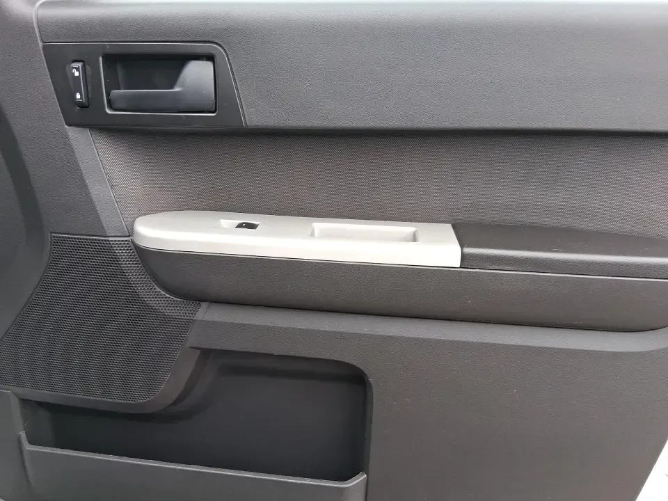 2012 Ford Escape XLT (1FMCU9D70CK) with an 2.5L L4 DOHC 16V engine, 6-Speed Automatic transmission, located at 1184 Kauffman Ave, Fairborn, OH, 45324, (937) 908-9800, 39.807072, -84.030914 - 2012 Ford Escape XLT - Photo#19