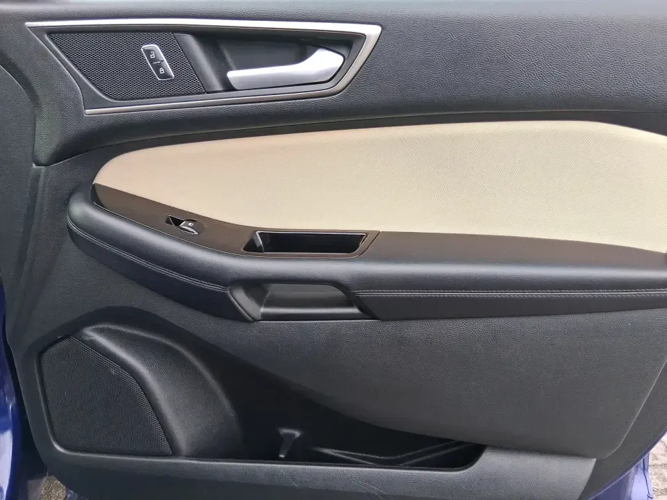 2015 Ford Edge SEL (2FMPK4J88FB) with an 3.5L V6 DOHC 24V engine, 6A transmission, located at 1951 S Dayton Lakeview Rd., New Carlisle, OH, 45344, (937) 908-9800, 39.890999, -84.050255 - 2015 Ford Edge SEL - Photo#20