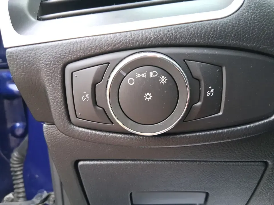 2015 Ford Edge SEL (2FMPK4J88FB) with an 3.5L V6 DOHC 24V engine, 6A transmission, located at 1099 N County Rd 25A , Troy, OH, 45373, (937) 908-9800, 40.057079, -84.212883 - Picture your next Ohio weekend: a quick grocery run through New Carlisle turns into a spontaneous drive out toward the Mad River, a family outing near the Clark County Fairgrounds, or an easy road trip down I70 and I675 with everyone comfortable and your gear packed. This 2015 Ford Edge SEL is built - Photo#17