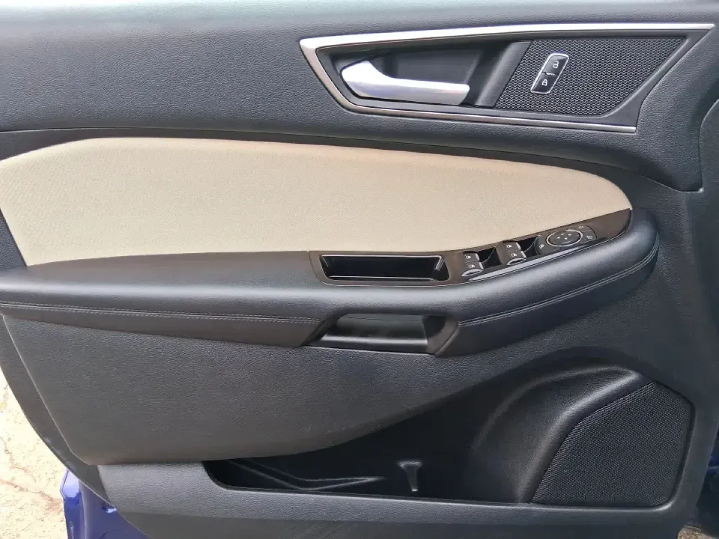 2015 Ford Edge SEL (2FMPK4J88FB) with an 3.5L V6 DOHC 24V engine, 6A transmission, located at 880 E. National Road, Vandalia, OH, 45377, (937) 908-9800, 39.891918, -84.183594 - Picture your next Ohio weekend: a quick grocery run through New Carlisle turns into a spontaneous drive out toward the Mad River, a family outing near the Clark County Fairgrounds, or an easy road trip down I70 and I675 with everyone comfortable and your gear packed. This 2015 Ford Edge SEL is built - Photo#19