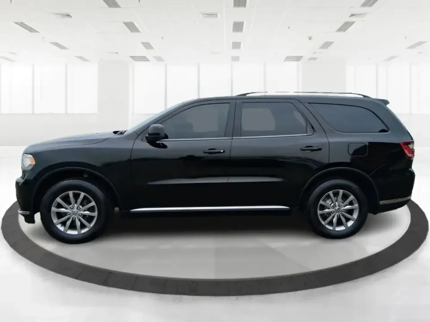 2017 Dodge Durango SXT AWD (1C4RDJAGXHC) with an Pentastar 3.6L V-6 DOHC engine, 8A transmission, located at 4508 South Dixie Dr, Moraine, OH, 45439, (937) 908-9800, 39.689976, -84.218452 - Need one SUV that can handle the weekday school run, the I75 commute, and a loaded-up weekend road trip to Caesar Creek or the Dayton Dragons game? This 2017 Dodge Durango SXT AWD is built for real-life Ohio driving-roomy, confident in all seasons, and versatile enough for growing families, busy pro - Photo#5