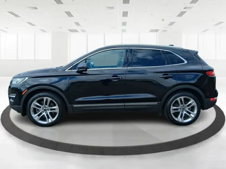 2017 Lincoln MKC Reserve (5LMCJ3D97HU) with an 2.0L L4 DOHC 16V engine, 6A transmission, located at 8750 N County Rd 25A, Piqua, OH, 45356, (937) 908-9800, 40.164391, -84.232513 - Picture your next road trip starting in Piqua with the family loaded up, playlists queued, and plenty of room for luggage-then finishing the day with a quiet, comfortable drive home on I75. This 2017 Lincoln MKC Reserve SUV is built for real life: long commutes, weekend getaways to Indian Lake, and - Photo#5