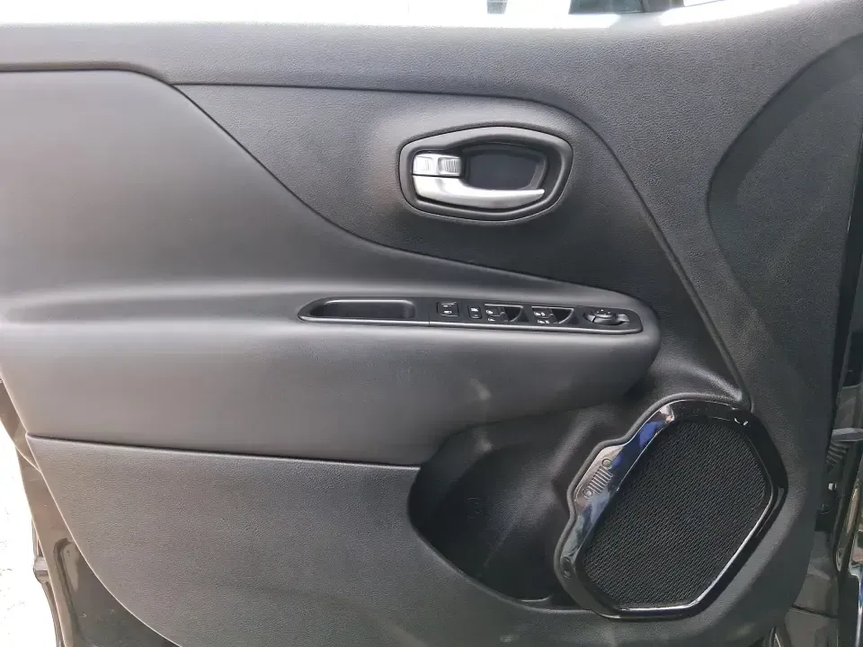 2017 Jeep Renegade Altitude 4x4 (ZACCJBBBXHP) with an 2.4L L4 DOHC 16V engine, 6M transmission, located at 4508 South Dixie Dr, Moraine, OH, 45439, (937) 908-9800, 39.689976, -84.218452 - Picture your next Ohio weekend: loading up the gear for a quick getaway to Carillon Historical Park, meeting friends near The Greene for dinner, or taking the scenic back roads out toward Caesar Creek-without worrying about the weather. This 2017 Jeep Renegade Altitude 4x4 is built for real-life ver - Photo#18