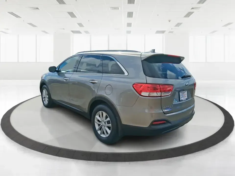 2018 Kia Sorento 2.4L LX (5XYPG4A33JG) with an 2.4L I-4 gasoline direct injection engine, 6A transmission, located at 1184 Kauffman Ave, Fairborn, OH, 45324, (937) 908-9800, 39.807072, -84.030914 - Need one SUV that can handle school drop-offs in the morning, a long commute down I675 in the afternoon, and a weekend road trip to the National Museum of the U.S. Air Force without feeling cramped? This 2018 Kia Sorento LX is built for real-life schedules-comfortable, practical, and ready for every - Photo#4