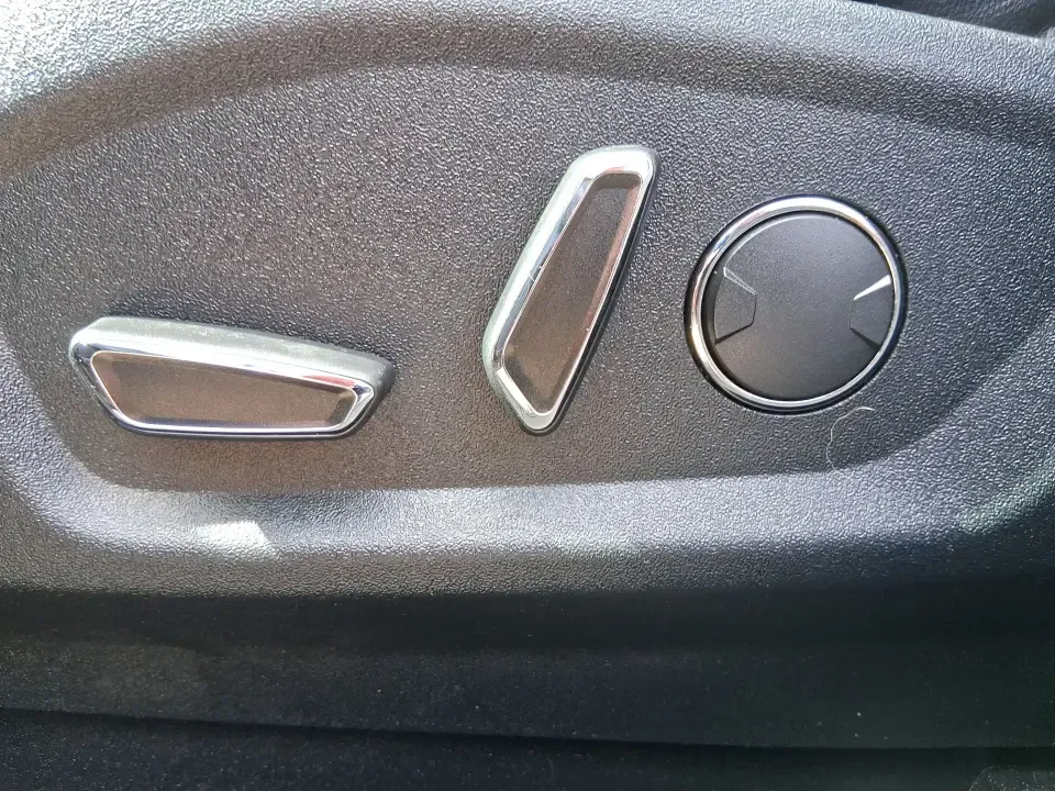 2017 Ford Edge SEL (2FMPK4J94HB) with an 2.0L L4 DOHC 16V engine, 6A transmission, located at 401 Woodman Dr, Riverside, OH, 45431, (937) 908-9800, 39.760899, -84.123421 - Picture your next week going smoother: an SUV that's ready for the school run, the I675 commute, and a spontaneous weekend escape to Carillon Historical Park or a family day at the National Museum of the U.S. Air Force. This 2017 Ford Edge SEL in Magnetic Metallic is built for real life in the Miami - Photo#19