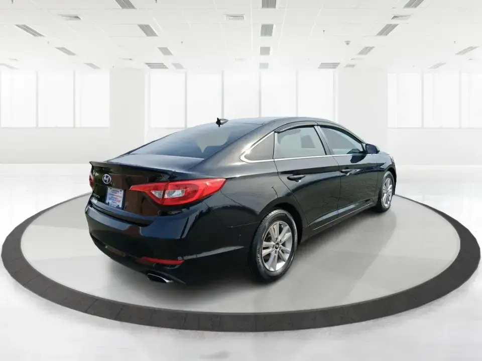 2017 Hyundai Sonata SE (5NPE24AF7HH) with an 2.4L I-4 gasoline direct injection engine, 7A transmission, located at 1099 N County Rd 25A , Troy, OH, 45373, (937) 908-9800, 40.057079, -84.212883 - Need a dependable sedan for the daily commute down I75, quick errands around Troy, or comfortable weekend drives to Dayton? This 2017 Hyundai Sonata SE in Phantom Black is an easy-to-live-with choice for practical drivers who want modern safety, efficient performance, and a smooth ride-without payin - Photo#2