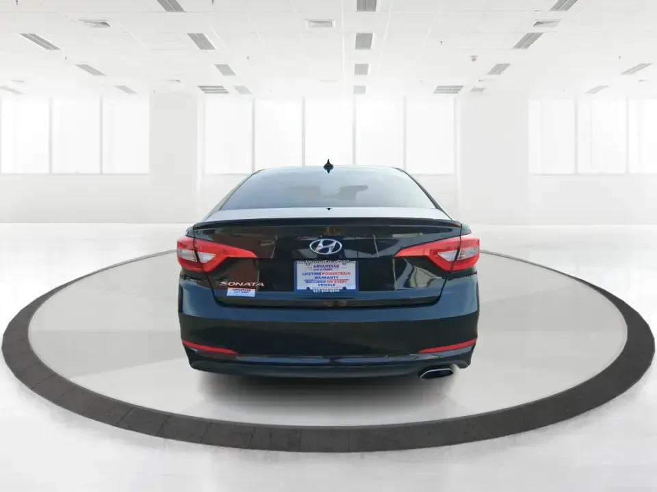 2017 Hyundai Sonata SE (5NPE24AF7HH) with an 2.4L I-4 gasoline direct injection engine, 7A transmission, located at 1099 N County Rd 25A , Troy, OH, 45373, (937) 908-9800, 40.057079, -84.212883 - Need a dependable sedan for the daily commute down I75, quick errands around Troy, or comfortable weekend drives to Dayton? This 2017 Hyundai Sonata SE in Phantom Black is an easy-to-live-with choice for practical drivers who want modern safety, efficient performance, and a smooth ride-without payin - Photo#3