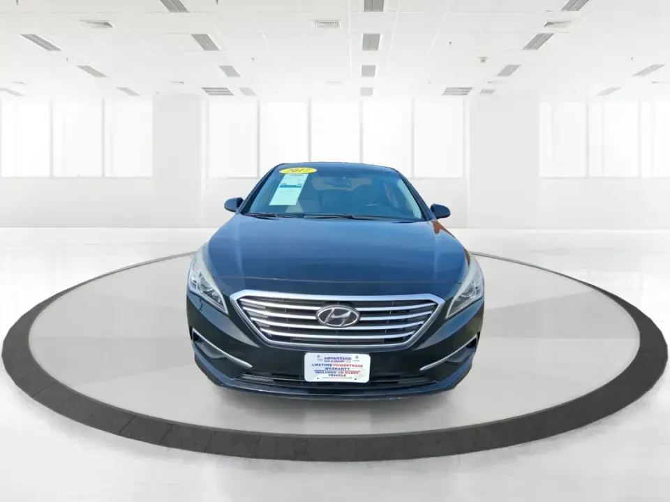 2017 Hyundai Sonata SE (5NPE24AF7HH) with an 2.4L I-4 gasoline direct injection engine, 7A transmission, located at 1099 N County Rd 25A , Troy, OH, 45373, (937) 908-9800, 40.057079, -84.212883 - Need a dependable sedan for the daily commute down I75, quick errands around Troy, or comfortable weekend drives to Dayton? This 2017 Hyundai Sonata SE in Phantom Black is an easy-to-live-with choice for practical drivers who want modern safety, efficient performance, and a smooth ride-without payin - Photo#7