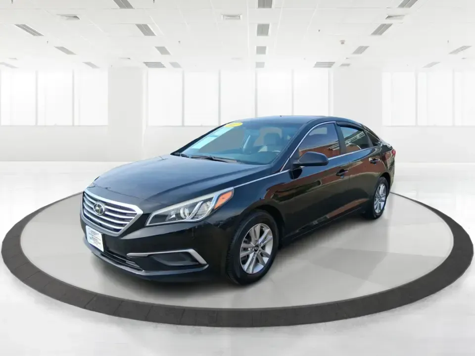 2017 Hyundai Sonata SE (5NPE24AF7HH) with an 2.4L I-4 gasoline direct injection engine, 7A transmission, located at 1099 N County Rd 25A , Troy, OH, 45373, (937) 908-9800, 40.057079, -84.212883 - Need a dependable sedan for the daily commute down I75, quick errands around Troy, or comfortable weekend drives to Dayton? This 2017 Hyundai Sonata SE in Phantom Black is an easy-to-live-with choice for practical drivers who want modern safety, efficient performance, and a smooth ride-without payin - Photo#8