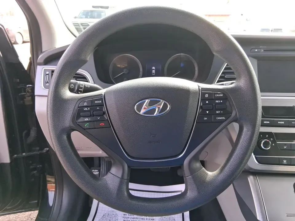 2017 Hyundai Sonata SE (5NPE24AF7HH) with an 2.4L I-4 gasoline direct injection engine, 7A transmission, located at 1099 N County Rd 25A , Troy, OH, 45373, (937) 908-9800, 40.057079, -84.212883 - Need a dependable sedan for the daily commute down I75, quick errands around Troy, or comfortable weekend drives to Dayton? This 2017 Hyundai Sonata SE in Phantom Black is an easy-to-live-with choice for practical drivers who want modern safety, efficient performance, and a smooth ride-without payin - Photo#16