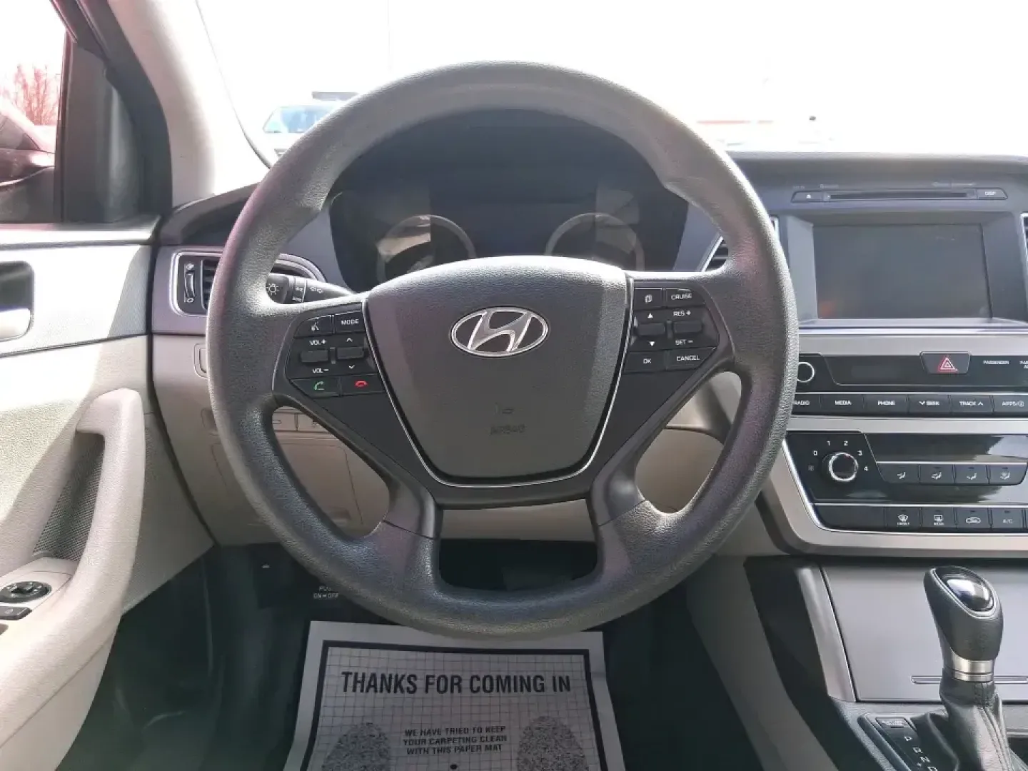2017 Hyundai Sonata SE (5NPE24AF7HH) with an 2.4L I-4 gasoline direct injection engine, 7A transmission, located at 1230 East Main St, Xenia, OH, 45385, (937) 908-9800, 39.688026, -83.910172 - Need a dependable sedan for the daily commute down I75, quick errands around Troy, or comfortable weekend drives to Dayton? This 2017 Hyundai Sonata SE in Phantom Black is an easy-to-live-with choice for practical drivers who want modern safety, efficient performance, and a smooth ride-without payin - Photo#15