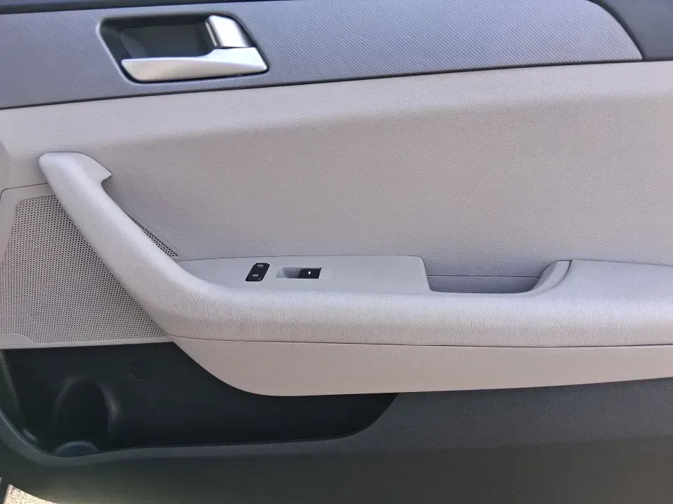 2017 Hyundai Sonata SE (5NPE24AF7HH) with an 2.4L I-4 gasoline direct injection engine, 7A transmission, located at 1230 East Main St, Xenia, OH, 45385, (937) 908-9800, 39.688026, -83.910172 - Need a dependable sedan for the daily commute down I75, quick errands around Troy, or comfortable weekend drives to Dayton? This 2017 Hyundai Sonata SE in Phantom Black is an easy-to-live-with choice for practical drivers who want modern safety, efficient performance, and a smooth ride-without payin - Photo#18