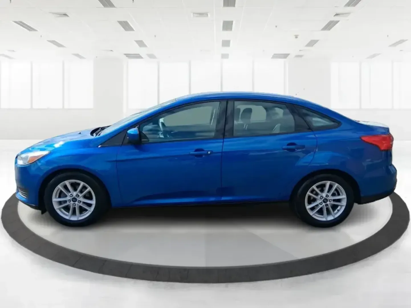 2018 Ford Focus SE (1FADP3FE4JL) with an 1.0L L3 engine, Automatic transmission, located at 1951 S Dayton Lakeview Rd., New Carlisle, OH, 45344, (937) 908-9800, 39.890999, -84.050255 - Need a dependable commuter that's easy to park downtown, comfortable on I70, and efficient enough for everyday errands from Meijer runs to school drop-offs? This 2018 Ford Focus SE sedan is a smart, budget-friendly choice for life in and around New Carlisle, offering modern tech, confidence-inspirin - Photo#5