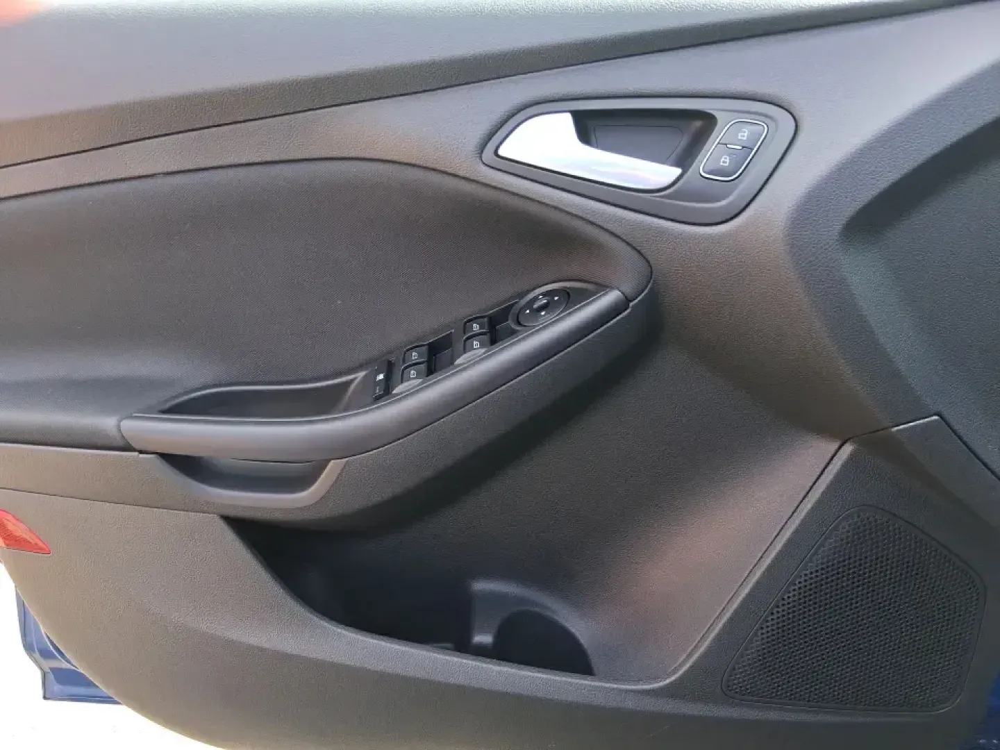 2018 Ford Focus SE (1FADP3FE4JL) with an 1.0L L3 engine, Automatic transmission, located at 1951 S Dayton Lakeview Rd., New Carlisle, OH, 45344, (937) 908-9800, 39.890999, -84.050255 - Need a dependable commuter that's easy to park downtown, comfortable on I70, and efficient enough for everyday errands from Meijer runs to school drop-offs? This 2018 Ford Focus SE sedan is a smart, budget-friendly choice for life in and around New Carlisle, offering modern tech, confidence-inspirin - Photo#18