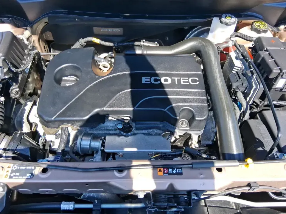 2019 Chevrolet Equinox LS 2WD (2GNAXHEV3K6) with an 1.5L L4 DIR DOHC 16V TURBO engine, 6A transmission, located at 4508 South Dixie Dr, Moraine, OH, 45439, (937) 908-9800, 39.689976, -84.218452 - Need a smart, comfortable SUV for the daily commute down South Dixie Drive, school drop-offs, and weekend runs to Cox Arboretum or Carillon Historical Park? This 2019 Chevrolet Equinox LS is built for real-life Ohio driving-roomy enough for growing families, efficient for long commutes toward Downto - Photo#11