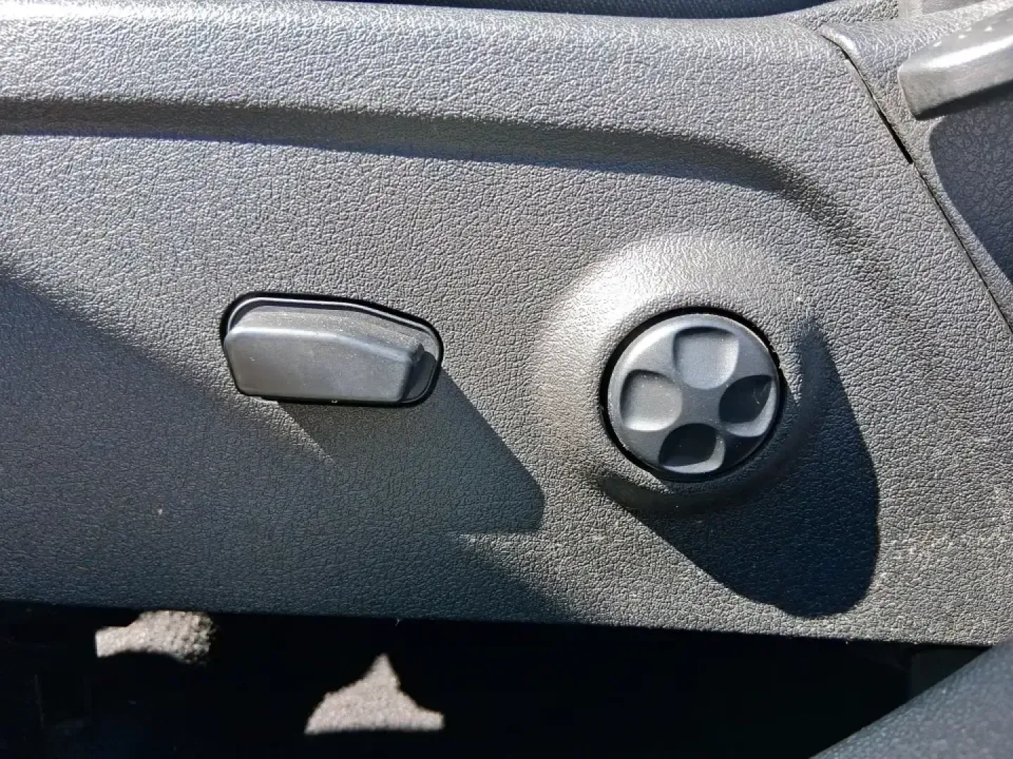 2018 Dodge Journey GT (3C4PDCEGXJT) with an Pentastar 3.6L V-6 DOHC engine, 6A transmission, located at 1951 S Dayton Lakeview Rd., New Carlisle, OH, 45344, (937) 908-9800, 39.890999, -84.050255 - Load up the family, point the hood toward I70, and make every errand or weekend getaway feel easier in this 2018 Dodge Journey GT-an SUV built for real life in and around New Carlisle. Whether you're juggling school drop-offs, commuting toward Dayton, or planning a road trip to Buck Creek State Park - Photo#17