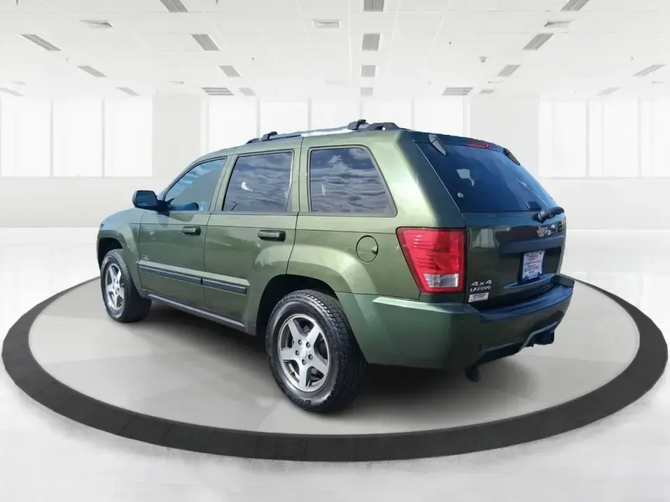 2007 Jeep Grand Cherokee Laredo (1J8GR48K47C) with an 3.7L V6 SOHC 12V engine, 5-Speed Automatic Overdrive transmission, located at 880 E. National Road, Vandalia, OH, 45377, (937) 908-9800, 39.891918, -84.183594 - Weekend getaways to the trails, winter commutes on slick Ohio roads, and family errands across town all get easier when you're in a capable SUV with true 4WD confidence. This **2007 Jeep Grand Cherokee Laredo** is built for drivers who want classic Jeep utility without giving up everyday comfort-ide - Photo#4