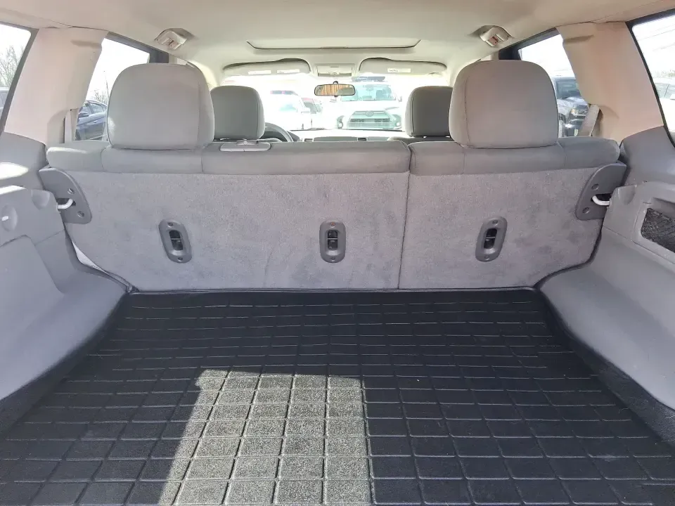 2007 Jeep Grand Cherokee Laredo (1J8GR48K47C) with an 3.7L V6 SOHC 12V engine, 5-Speed Automatic Overdrive transmission, located at 880 E. National Road, Vandalia, OH, 45377, (937) 908-9800, 39.891918, -84.183594 - Weekend getaways to the trails, winter commutes on slick Ohio roads, and family errands across town all get easier when you're in a capable SUV with true 4WD confidence. This **2007 Jeep Grand Cherokee Laredo** is built for drivers who want classic Jeep utility without giving up everyday comfort-ide - Photo#12