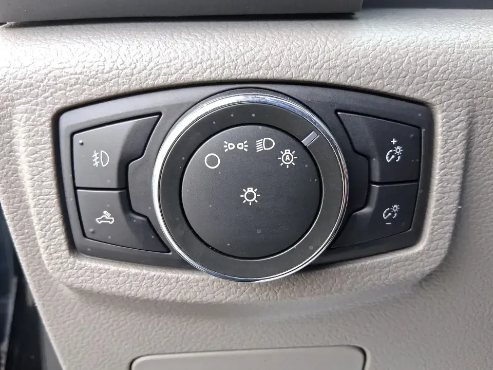 2016 Ford F-150 XLT (1FTEW1EG3GF) with an 3.5L V6 TURBO engine, 6A transmission, located at 1951 S Dayton Lakeview Rd., New Carlisle, OH, 45344, (937) 908-9800, 39.890999, -84.050255 - Need a truck that can handle Ohio workweeks and still be ready for a weekend run to Buck Creek State Park or a tailgate near Wright State? This 2016 Ford F-150 XLT Crew Cab is built for real life-hauling gear, towing toys, commuting down I-70, and keeping everyone comfortable when the weather turns. - Photo#16