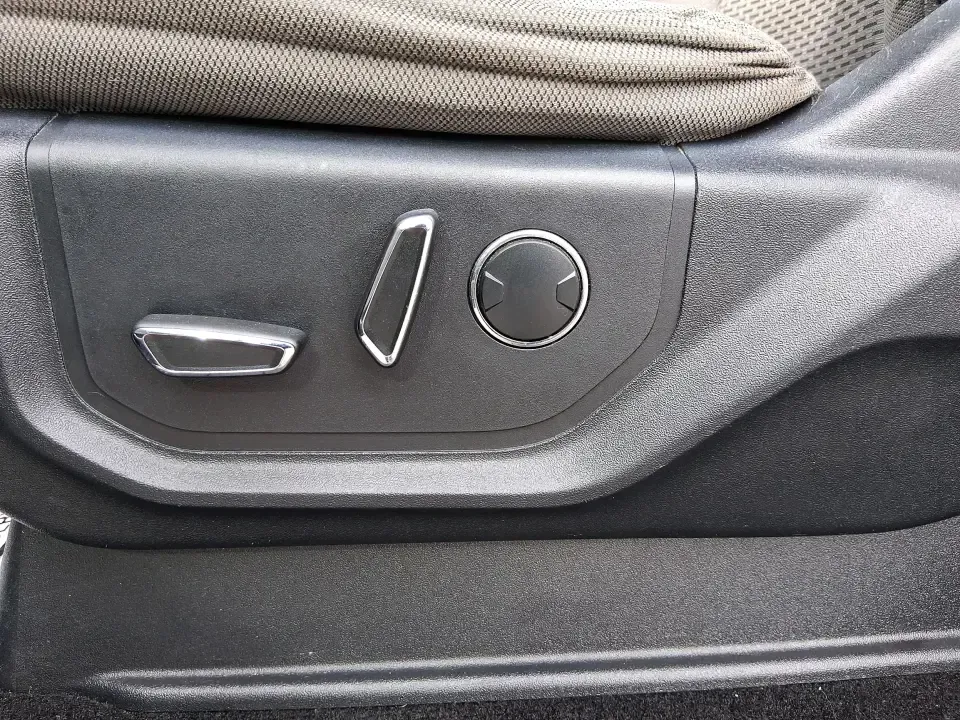 2016 Ford F-150 XLT (1FTEW1EG3GF) with an 3.5L V6 TURBO engine, 6A transmission, located at 1951 S Dayton Lakeview Rd., New Carlisle, OH, 45344, (937) 908-9800, 39.890999, -84.050255 - Need a truck that can handle Ohio workweeks and still be ready for a weekend run to Buck Creek State Park or a tailgate near Wright State? This 2016 Ford F-150 XLT Crew Cab is built for real life-hauling gear, towing toys, commuting down I-70, and keeping everyone comfortable when the weather turns. - Photo#17