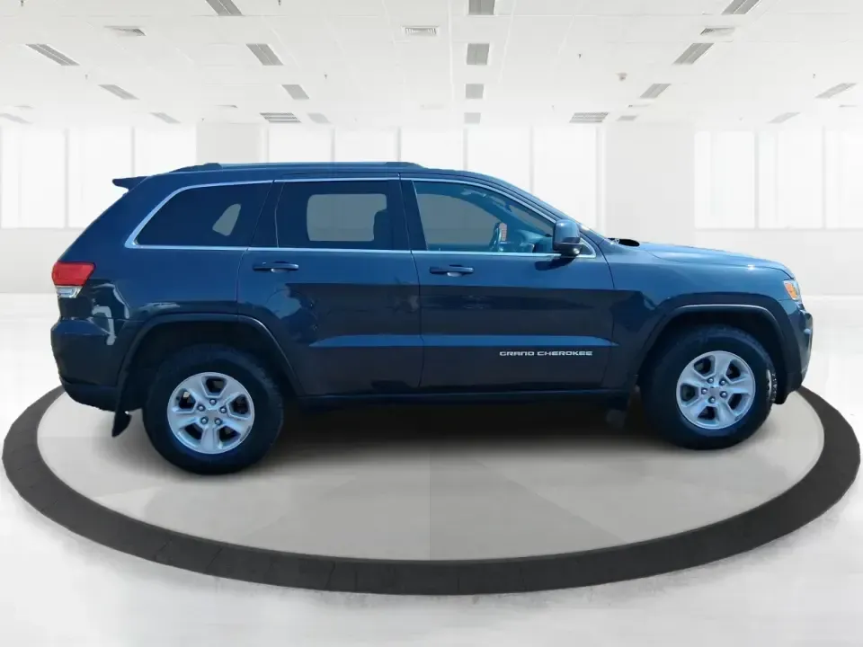 2015 Jeep Grand Cherokee Laredo (1C4RJFAG4FC) with an 3.6L V-6 DOHC engine, 8-Speed Automatic transmission, located at 1230 East Main St, Xenia, OH, 45385, (937) 908-9800, 39.688026, -83.910172 - Weekend getaways to Hocking Hills, confident winter drives to work, and comfortable family errands around town all get easier in a capable SUV like this 2015 Jeep Grand Cherokee Laredo 4WD. Finished in Maximum Steel Metallic Clearcoat, this Grand Cherokee blends rugged Jeep attitude with everyday co - Photo#1