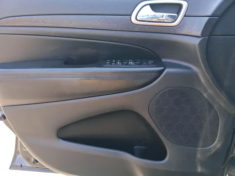 2015 Jeep Grand Cherokee Laredo (1C4RJFAG4FC) with an 3.6L V-6 DOHC engine, 8-Speed Automatic transmission, located at 1230 East Main St, Xenia, OH, 45385, (937) 908-9800, 39.688026, -83.910172 - Weekend getaways to Hocking Hills, confident winter drives to work, and comfortable family errands around town all get easier in a capable SUV like this 2015 Jeep Grand Cherokee Laredo 4WD. Finished in Maximum Steel Metallic Clearcoat, this Grand Cherokee blends rugged Jeep attitude with everyday co - Photo#19