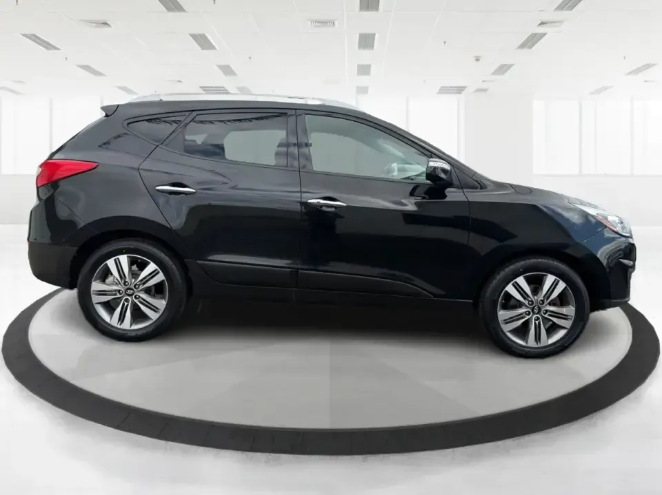 2015 Hyundai Tucson Limited (KM8JU3AG5FU) with an Theta II 2.4L I-4 gasoline direct injection engine, 6-Speed Automatic transmission, located at 8750 N County Rd 25A, Piqua, OH, 45356, (937) 908-9800, 40.164391, -84.232513 - Need a dependable SUV that fits real life-school drop-offs, long commutes up I75, and weekend getaways to Indian Lake or a quick lap around downtown Piqua? This 2015 Hyundai Tucson Limited is built for the everyday hustle with the comfort and tech that make each mile easier, whether you're running e - Photo#1