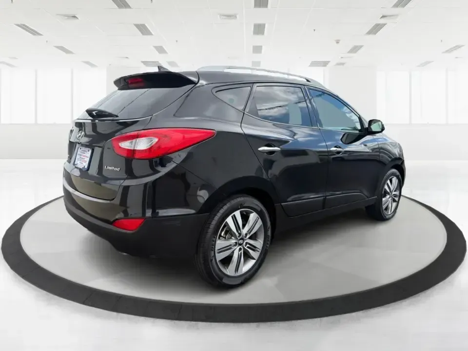 2015 Hyundai Tucson Limited (KM8JU3AG5FU) with an Theta II 2.4L I-4 gasoline direct injection engine, 6-Speed Automatic transmission, located at 8750 N County Rd 25A, Piqua, OH, 45356, (937) 908-9800, 40.164391, -84.232513 - Need a dependable SUV that fits real life-school drop-offs, long commutes up I75, and weekend getaways to Indian Lake or a quick lap around downtown Piqua? This 2015 Hyundai Tucson Limited is built for the everyday hustle with the comfort and tech that make each mile easier, whether you're running e - Photo#2