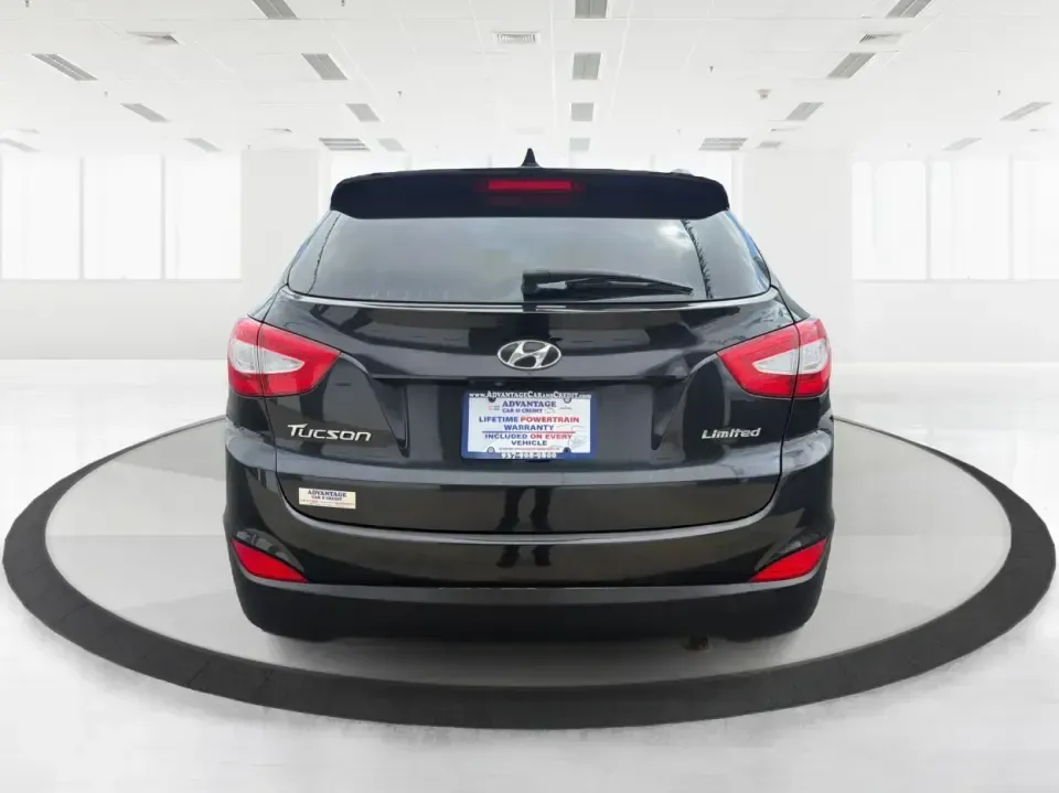 2015 Hyundai Tucson Limited (KM8JU3AG5FU) with an Theta II 2.4L I-4 gasoline direct injection engine, 6-Speed Automatic transmission, located at 8750 N County Rd 25A, Piqua, OH, 45356, (937) 908-9800, 40.164391, -84.232513 - Need a dependable SUV that fits real life-school drop-offs, long commutes up I75, and weekend getaways to Indian Lake or a quick lap around downtown Piqua? This 2015 Hyundai Tucson Limited is built for the everyday hustle with the comfort and tech that make each mile easier, whether you're running e - Photo#3