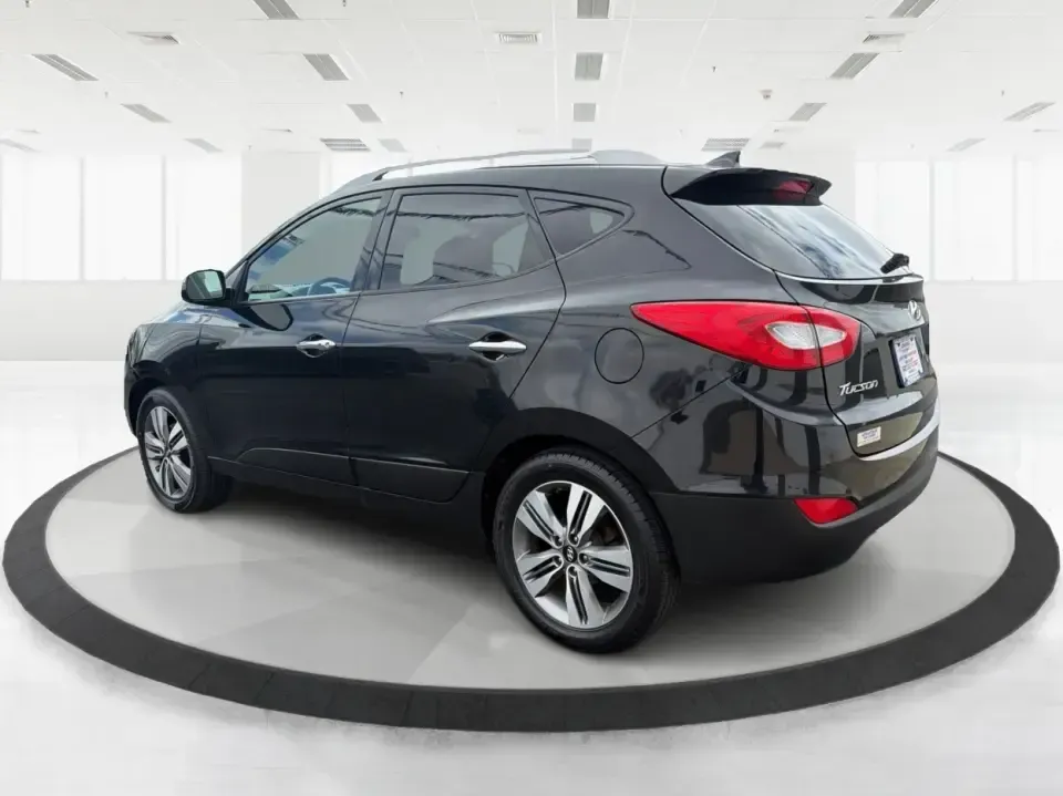 2015 Hyundai Tucson Limited (KM8JU3AG5FU) with an Theta II 2.4L I-4 gasoline direct injection engine, 6-Speed Automatic transmission, located at 8750 N County Rd 25A, Piqua, OH, 45356, (937) 908-9800, 40.164391, -84.232513 - Need a dependable SUV that fits real life-school drop-offs, long commutes up I75, and weekend getaways to Indian Lake or a quick lap around downtown Piqua? This 2015 Hyundai Tucson Limited is built for the everyday hustle with the comfort and tech that make each mile easier, whether you're running e - Photo#4